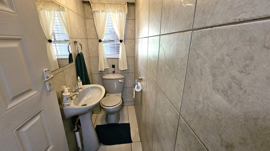 4 Bedroom Property for Sale in Ifafi North West